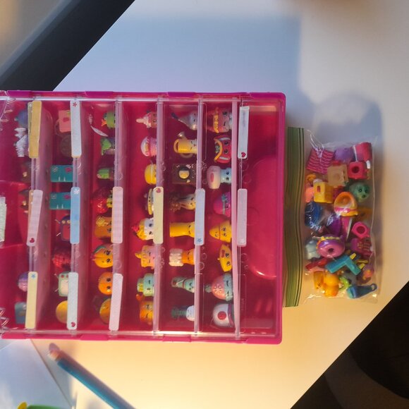 *BOGO FREE* Shopkins 60+ Characters, Carrying Display Case and 4 Shopping Carts - Picture 6 of 7